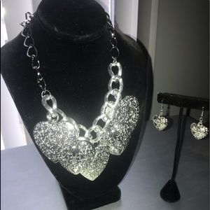 Gorgeous heart charmed necklace and earrings!!!
